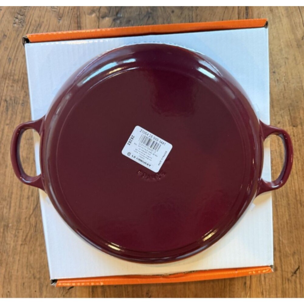 Le Creuset Signature Cast Iron Petal Shallow Casserole 2.25qt Garnet Rhone NEW - Picture 14 of 16